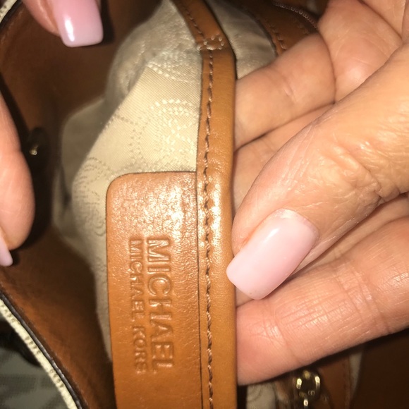 Authentic Michael Kors Hamilton Bag - Picture 9 of 9